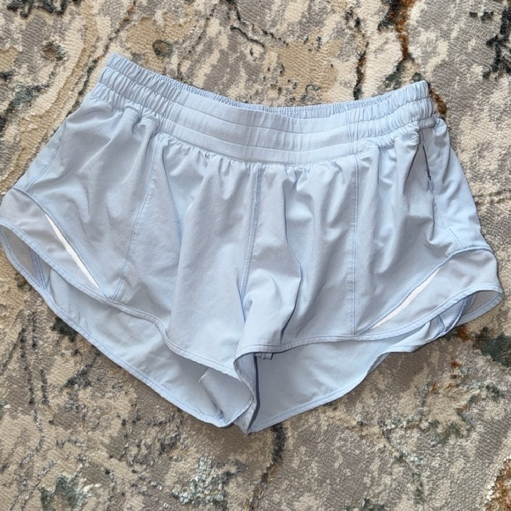 Lululemon hotty hot LR 2.5” short